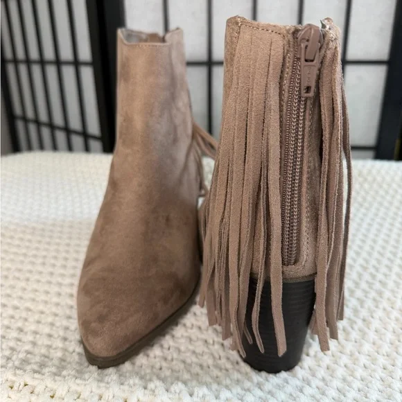 Candie’s Fringe Heeled Ankle Booties - Tan 7.5 - Picture 3 of 6